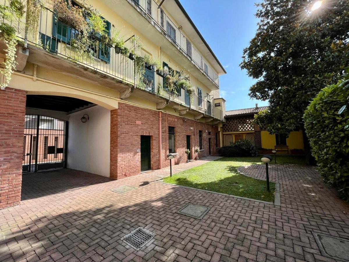 Guest House Sansiro Fiera Milaan Buitenkant foto